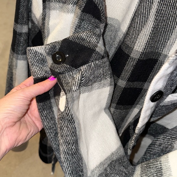 🖤1 Clique Black and Grey Plaid Shacket - Size 1X 🖤 - Picture 7 of 11